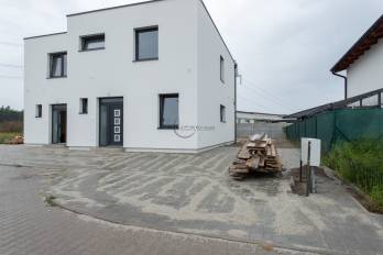 NA PREDAJ NOVOSTAVBA moderný 4-izbový rodinný dom v Kostolišti