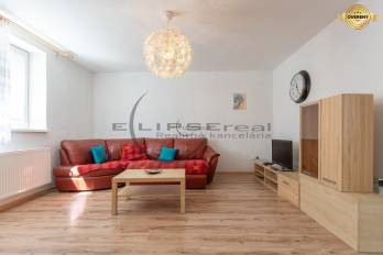 NA PRENÁJOM priestranný 2-izbový rodinný dom so záhradou v Lábe