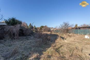 NA PREDAJ stavebný pozemok o výmere 459 m2 v centre obce Zohor