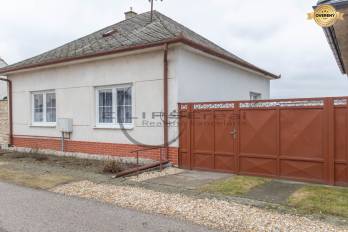 NA PREDAJ starší samostatný 4-izbový rodinný dom v obci Gajary