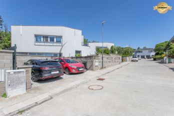 NA PREDAJ priestranný 5-izbový rodinný dom v Stupave