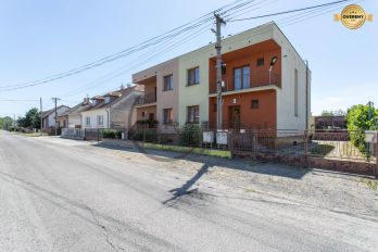 NA PREDAJ priestranný 4-izbový rodinný dom vo Vysokej pri Morave
