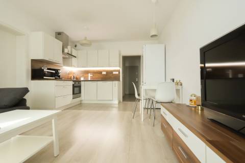  NA PRENÁJOM zariadený moderný 2-izbový byt s balkónom v Stupave