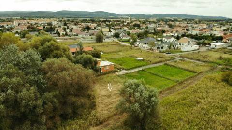  NA PREDAJ veľký slnečný stavebný pozemok o výmere 681 m2