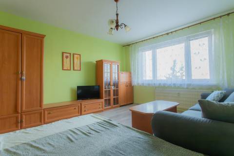  NA PREDAJ pekný 3-izbový byt s loggiou v Bratislave - Karlova Ves