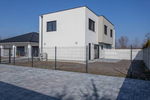  NA PREDAJ NOVOSTAVBA moderný 4-izbový rodinný dom v Zohore