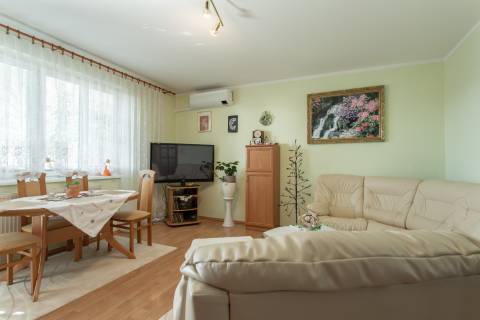  NA PREDAJ priestranný 4-izbový byt s balkónom a klimatizáciou v Zohore