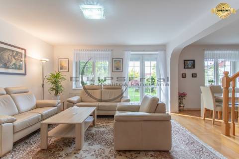  NA PREDAJ priestranný 5-izbový rodinný dom v Stupave