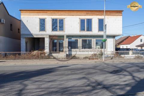  NA PREDAJ polyfunkčná budova v centre obce Veľké Leváre