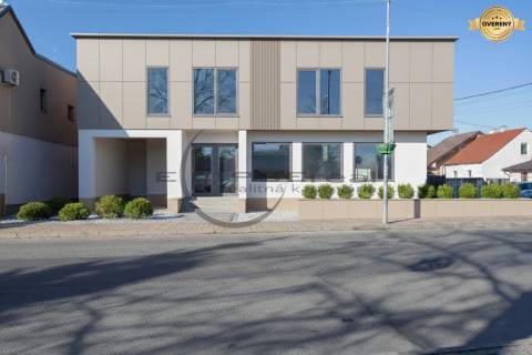  NA PREDAJ polyfunkčná budova v centre obce Veľké Leváre