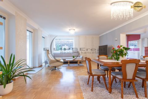  NA PREDAJ priestorovo veľkorysý 7-izbový rodinný dom s garážou, Gajary