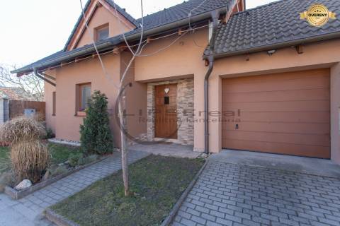  NA PREDAJ priestranný 4-izbový rodinný dom s garážou v obci Zohor