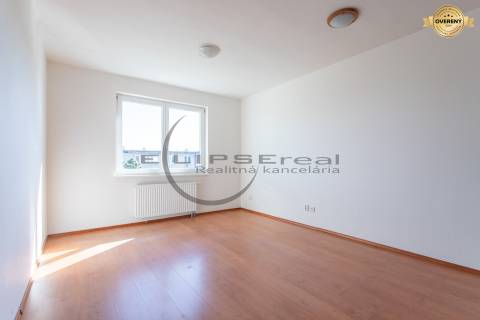  NA PREDAJ slnečný 2-izbový byt s prekrytým balkónom v centre Malaciek