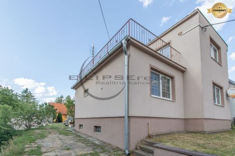  NA PREDAJ 4-izbový rodinný dom pod Malými Karpatmi v obci Kuchyňa